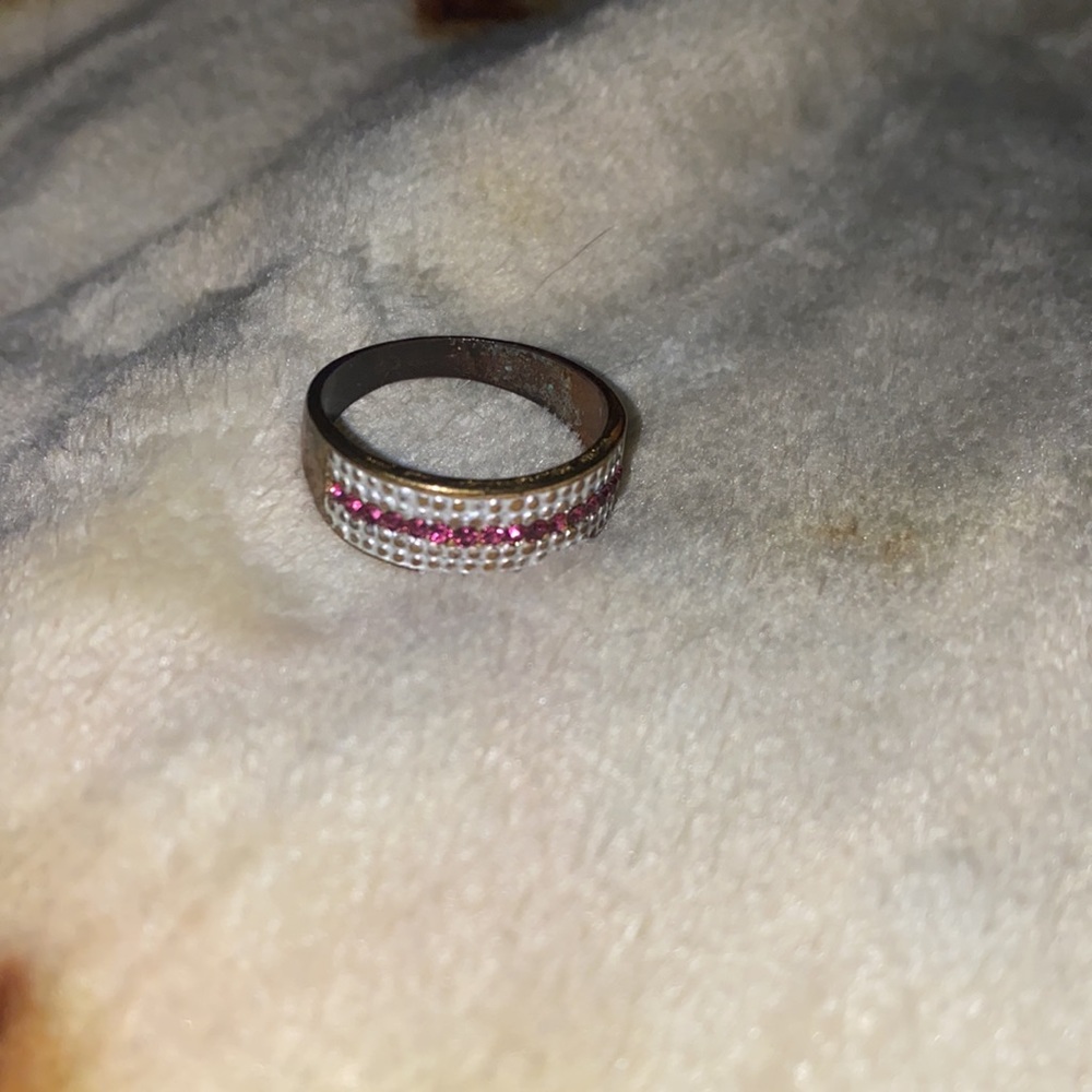 gold ring - Picture 3 of 3